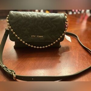BETSEY JOHNSON- QUILTED CROSSBODY
(GREEN)